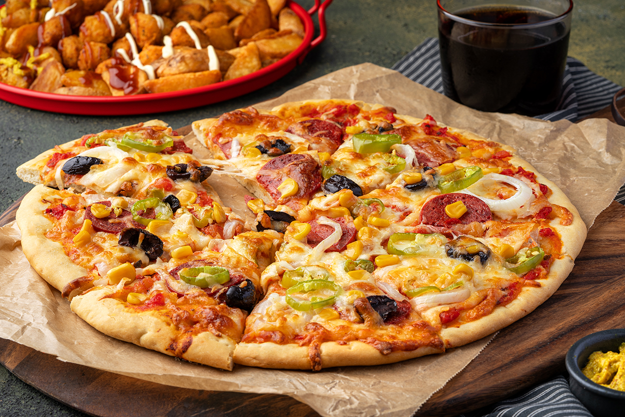 Evde Pizza Yapımı: Temel Malzemeler ve İpuçları